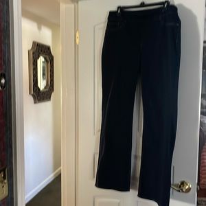 Chico’s pull on slim boot size 2…(12 regular size)